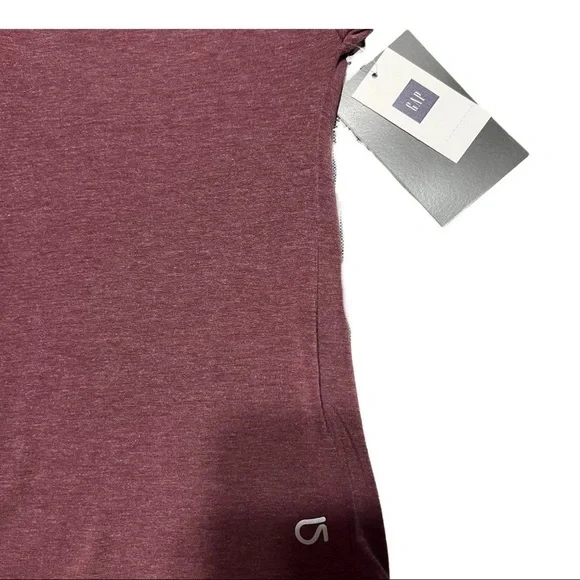 GAP FIT (NWT) DRY WICKING ATHLETIC TOP SIZE LARGE - Picture 5 of 9